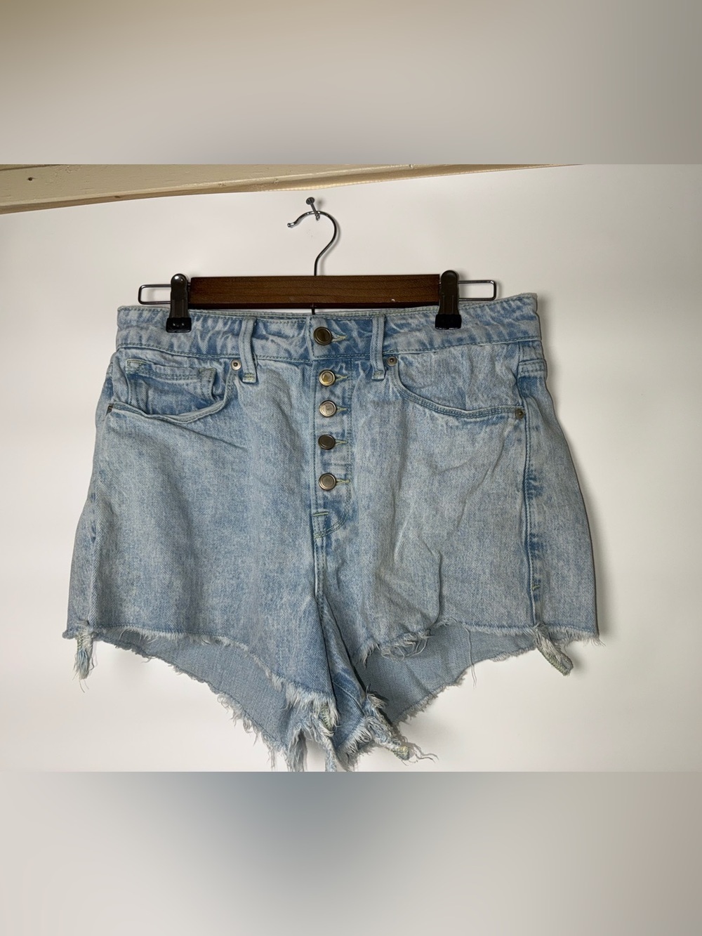 Good American Light Wash Mom Shorts Raw Hem Coastal Cowgirl Y2K Denim-Sz 4 - Picture 5 of 9